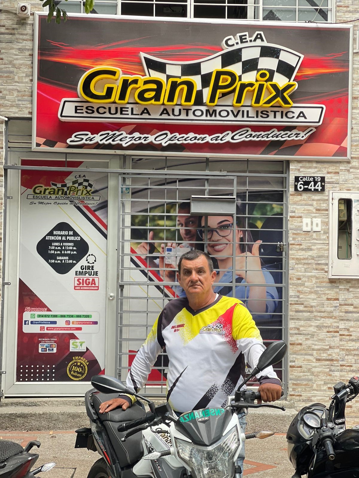 JUAN CARLOS RODRIGUEZ gran prix neiva escuela automovilistica de conduccion enseñanza