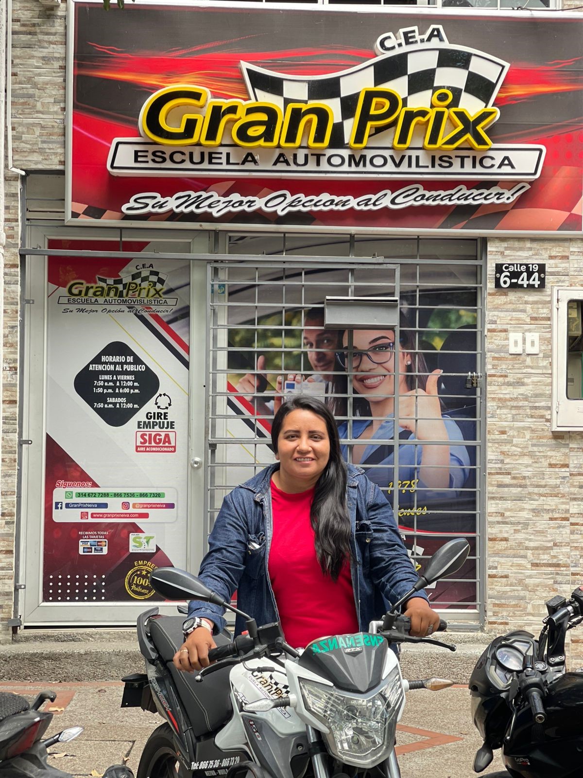 KARLA TATIANA IBARRA gran prix neiva escuela automovilistica de conduccion enseñanza